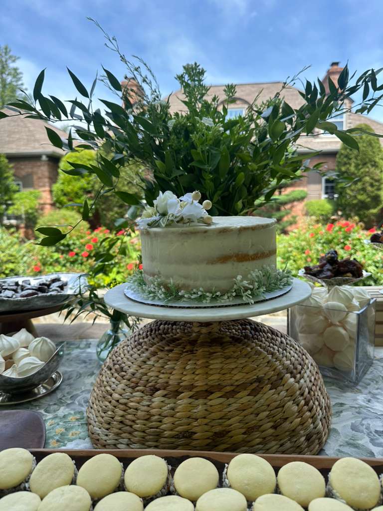 🍰 Naked Cake – Elegant Simplicity with Dulce de Leche